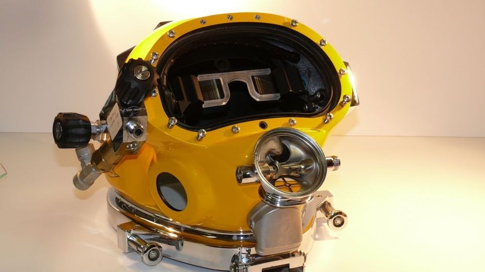 iron-man-us-navy-casque-photo-01